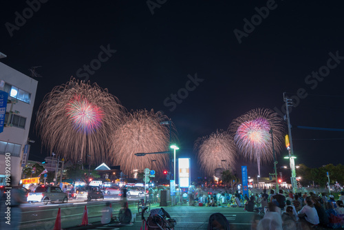 花火 街中