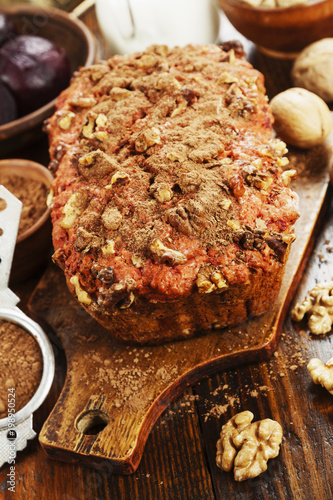 Beetroot pie with walnuts