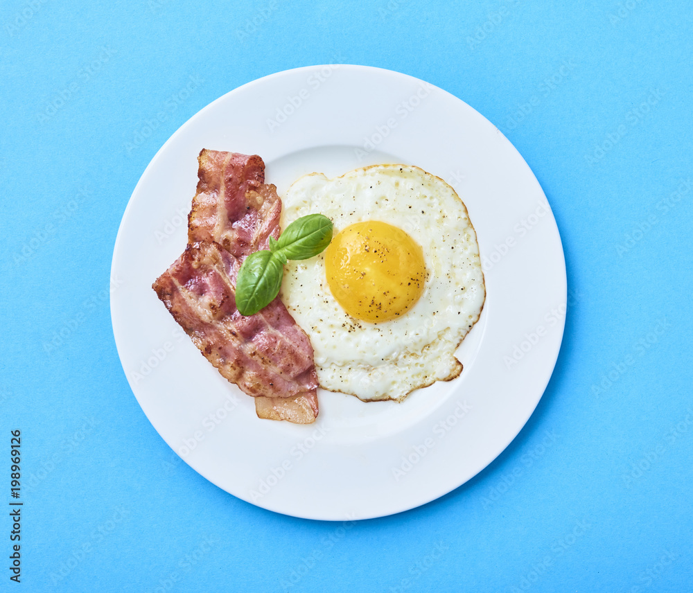 tastu fried egg in plate with bacon tastu fried egg in plate with bacon