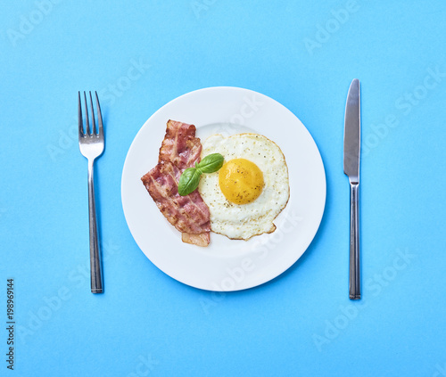 tastu fried egg in plate with bacon