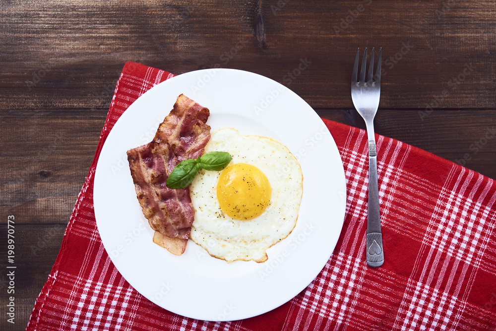 tastu fried egg in plate with bacon tastu fried egg in plate with bacon