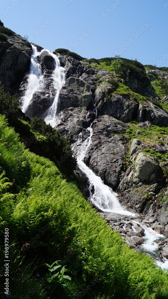 Fototapeta premium wodospad góry