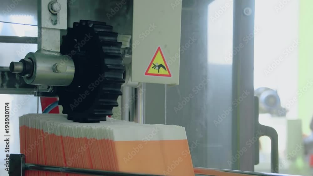 Automatic feed bags for packing flour Automatic feed bags for packing flour