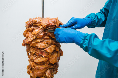 Obraz na plátně Working in uniform cut up chicken production