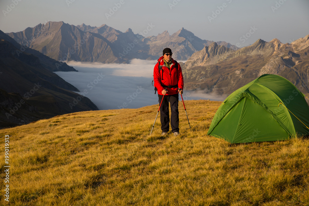 campaign through mountains with a tent
