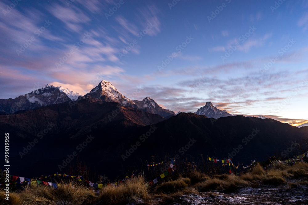 Obraz premium Sunrise over Annapurna Mountain Range