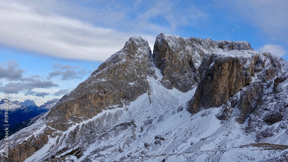 Dolomiten, Hochgebirge mit Neuschnee am Schlern