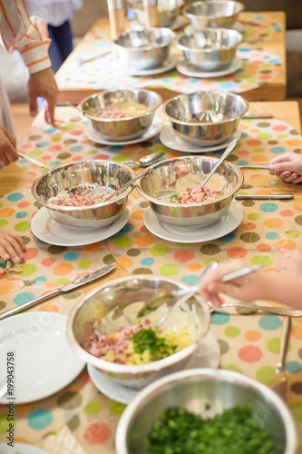 cooking of summer meals by children