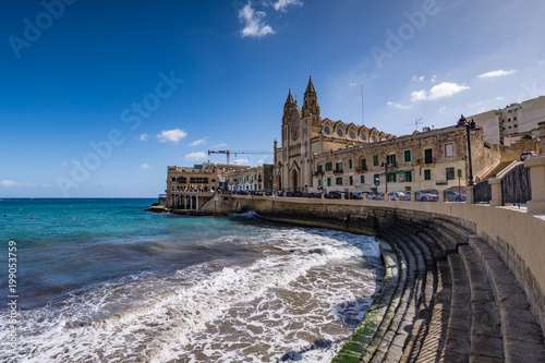 La Chiesa Parrocchiale di Stella Maris sul lungomare di Sliema, Malta
