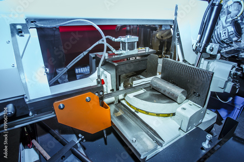 The machine for cutting met...