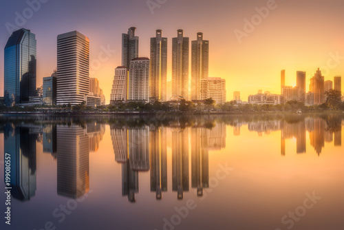 Skyline at lake in Benjakitti park Bangkok © boule1301