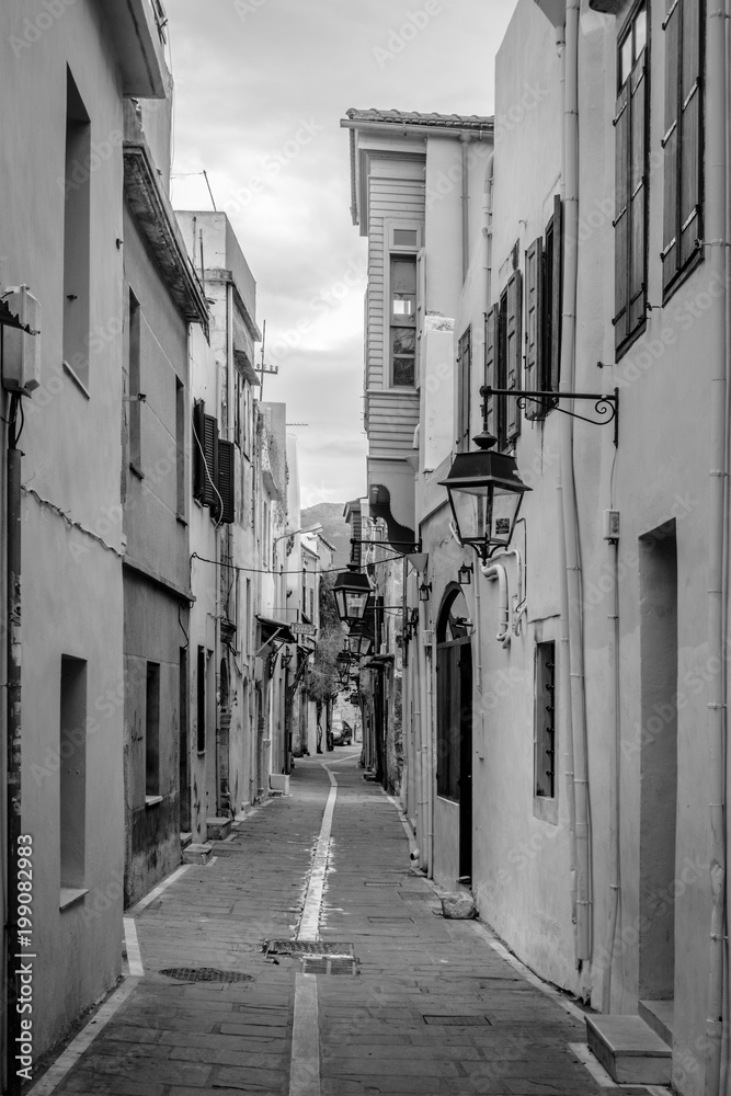 Naklejka premium Narrow alley and buildings