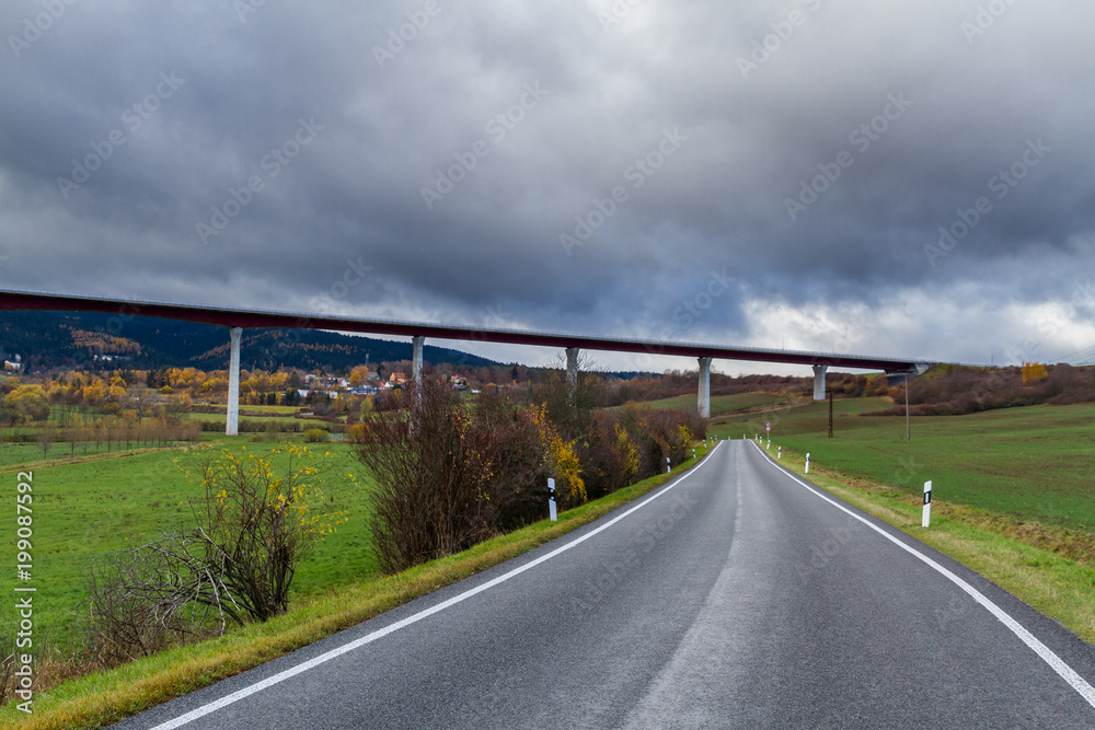 Autobahntalbrücke im Thüringer Wald