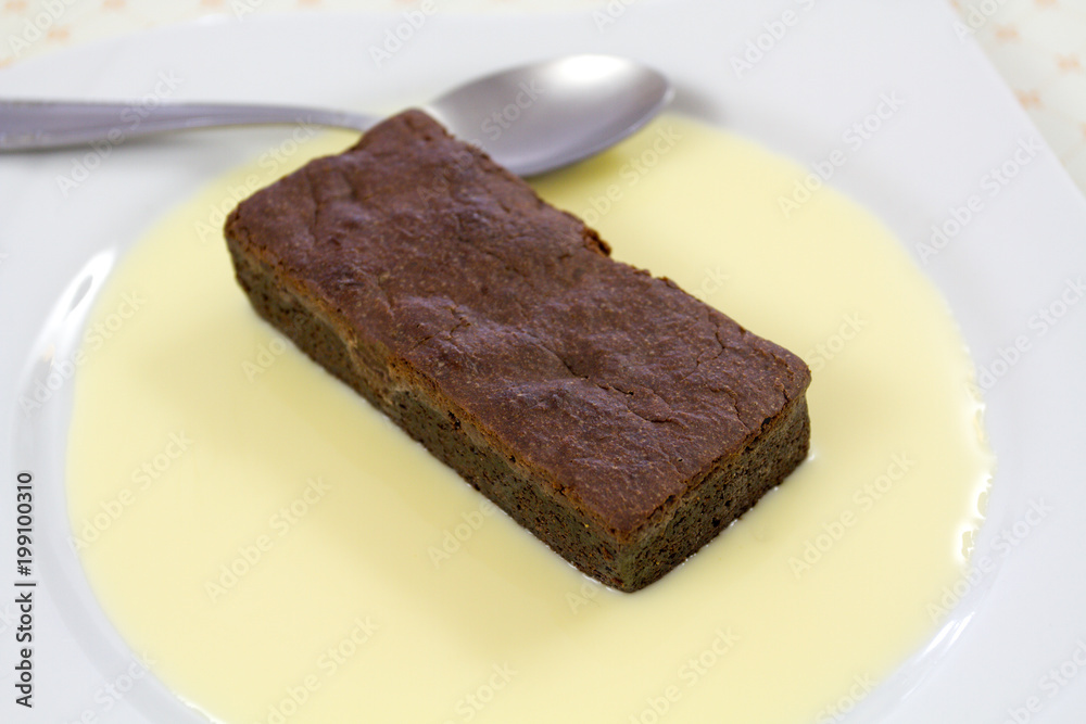 brownie et crème anglaise