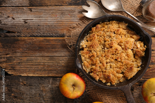 apple crumble and cinnamon