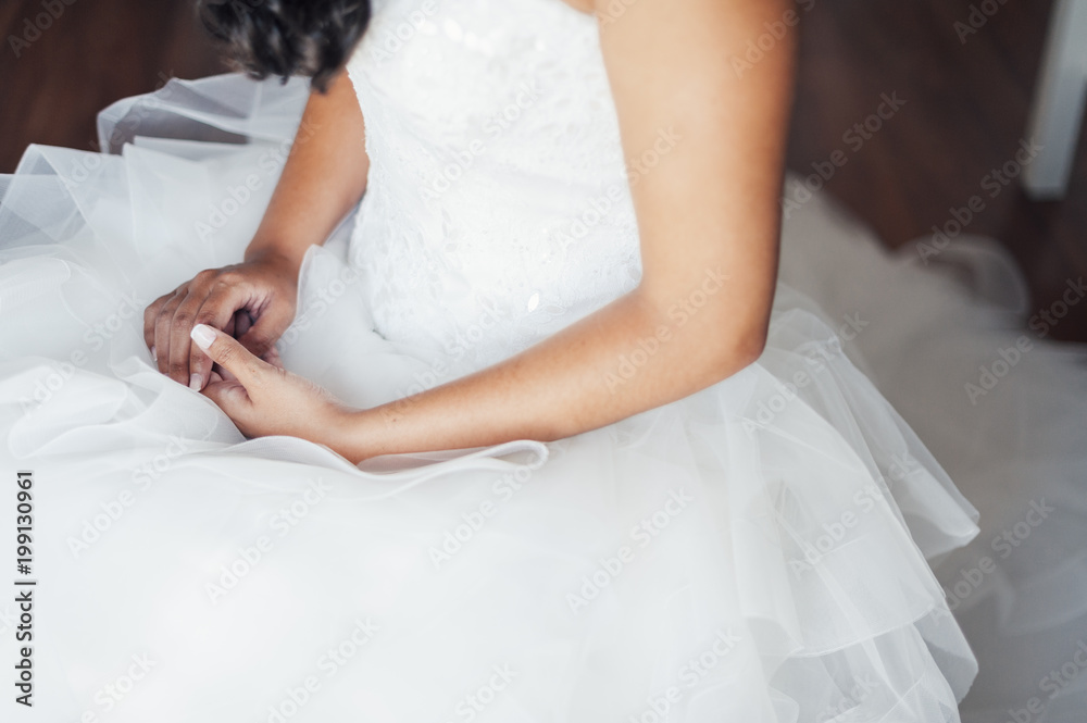 Crop bride side view