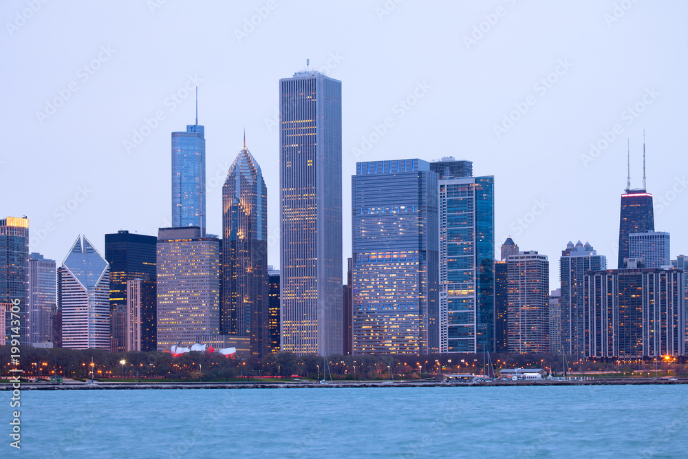 Obraz premium Panoramę śródmieścia nocą, Chicago, Illinois, USA