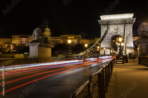 Canvas Print Chain Bridge with the Royal Palace in the background and traffic light trails in