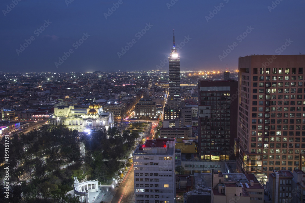Foto Stock Night View of Torre Latinoamericana ( Latin-American Tower) in  Mexico City. | Adobe Stock