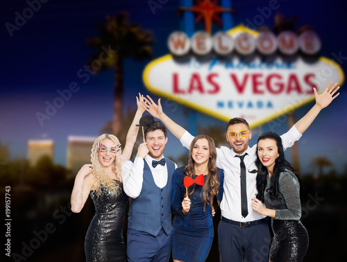 Canvas Print entertainment, luxury and people concept - happy friends posing with party props