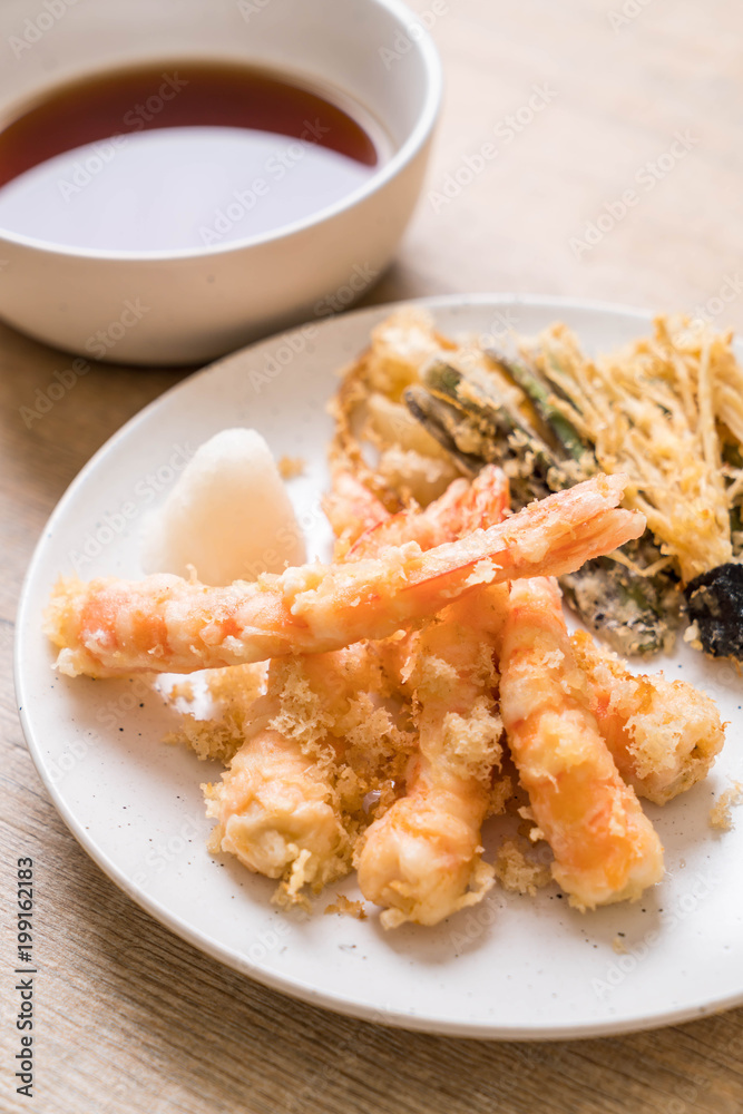 shrimps tempura (battered fried shrimps) with vegetable shrimps tempura (battered fried shrimps) with vegetable