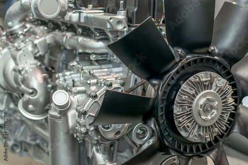 car engine power plant with airscrew for airflow and air cooling