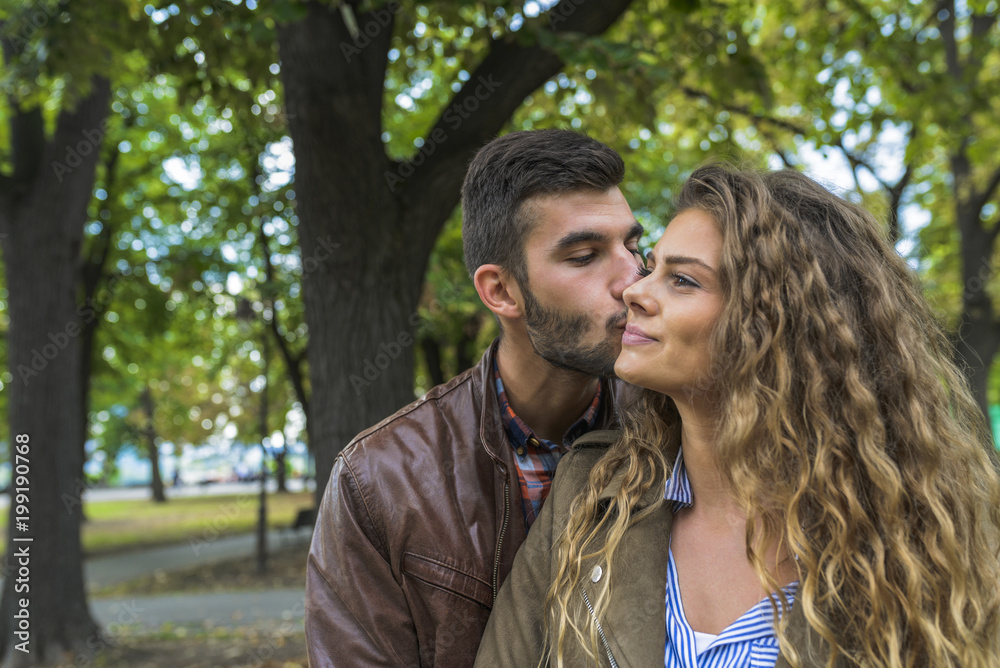 Naklejka premium Handsome man is in love with his attractive girlfriend