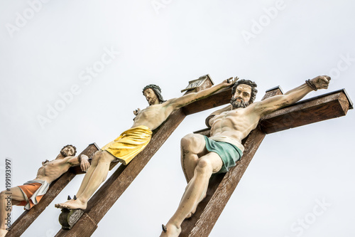 Jesus, Dismas und Gesmas am Kreuz photo