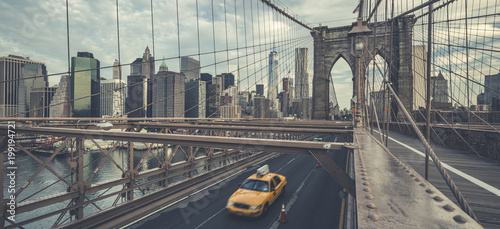 Famous Brooklyn Bridge with cab © Frédéric Prochasson