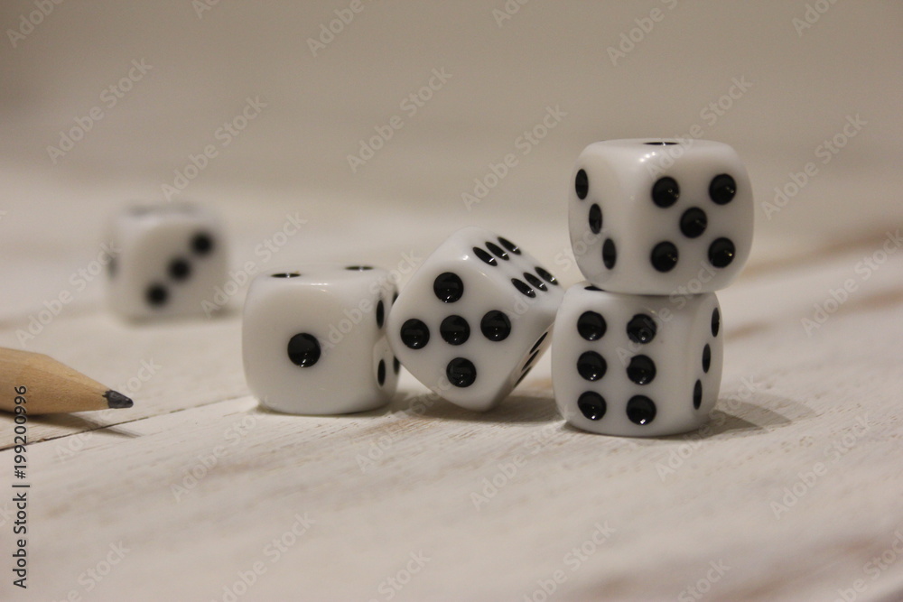 Jeu de dés de yams noirs et blancs Jeu de dés de yams noirs et blancs