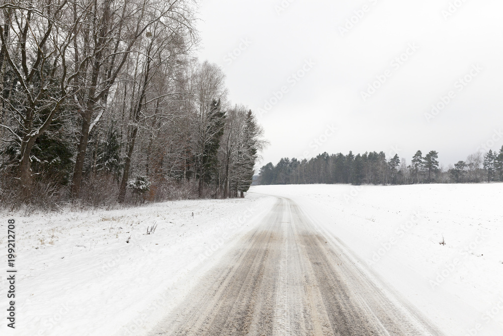 Obraz premium Road under the snow