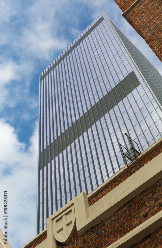 Obraz premium Skyscraper bottom view