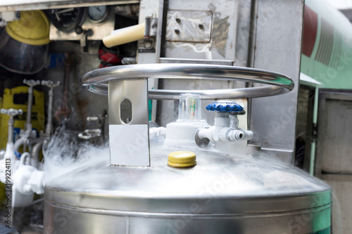 Selected focus valve and pressure of connecting gas system for nitrogen cylinders