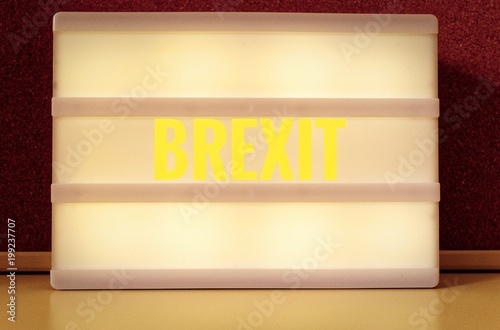 Leuchttafel mit der Aufschrift auf deutsch Brexit, zur Symbolisierung des Austritts von Großbritannien aus der EU photo