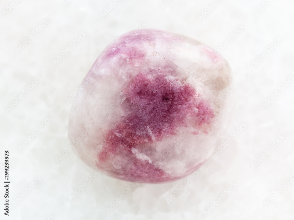 tumbled pink Sodalite gemstone on white marble foto de Stock Adobe Stock