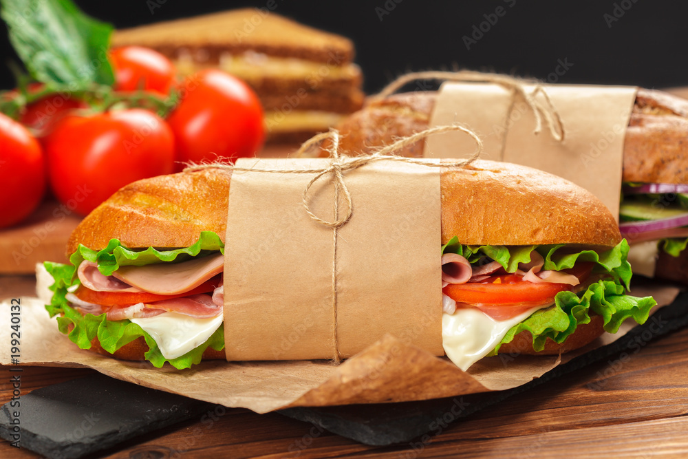 Fotografie sandwich on a wooden table