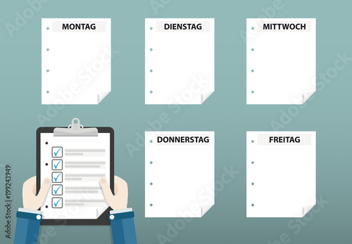 Hände mit einer Checkliste und einem Wochenkalender