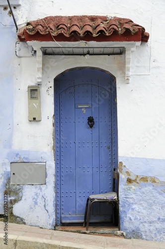Blaue Haustüre mit Türklopfer, Chefchaouen, Nordmarokko, Marokko, Afrika ©  Egon Boemsch
