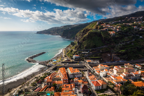 Fototapet Ocean coast and cliffs in Ribeira Brava on the Madeira island, Portugal