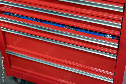 Metal tool chest