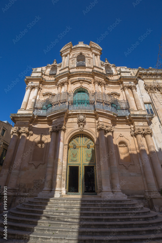 Obraz premium Undulating facade of the Church of San John the Evangelist (Chiesa di San Giovanni Evangelista) in Scicli