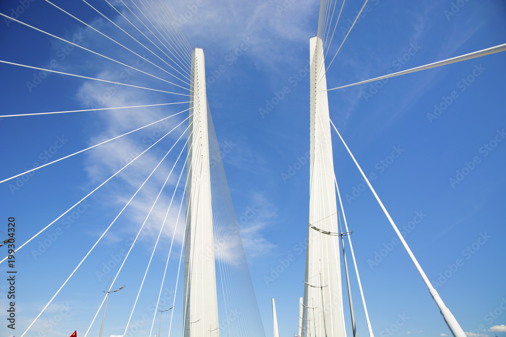 Obraz premium Cześć chłopaki, idźcie na podniebny most z pomostami