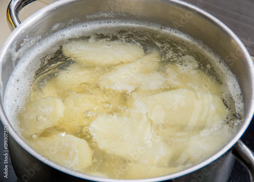 Preparation of food boiled potatoes in puree in a metal pan