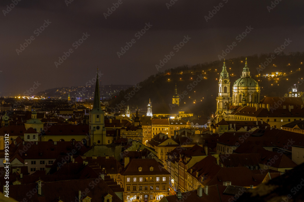 Blick auf Prag zu nächtlicher Stunde