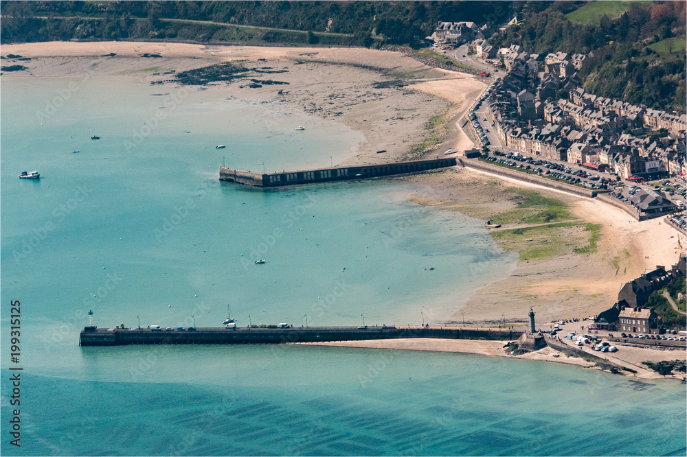 vue aérienne de Cancale en Bretagne en France