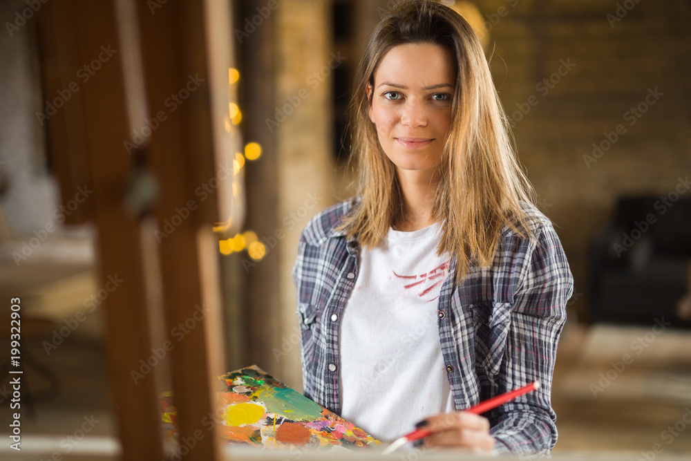Fototapeta premium Female painter holding palette