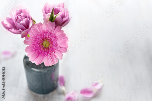 Fototapeta Naklejka Na Ścianę i Meble -  Pink flowers for mothers day