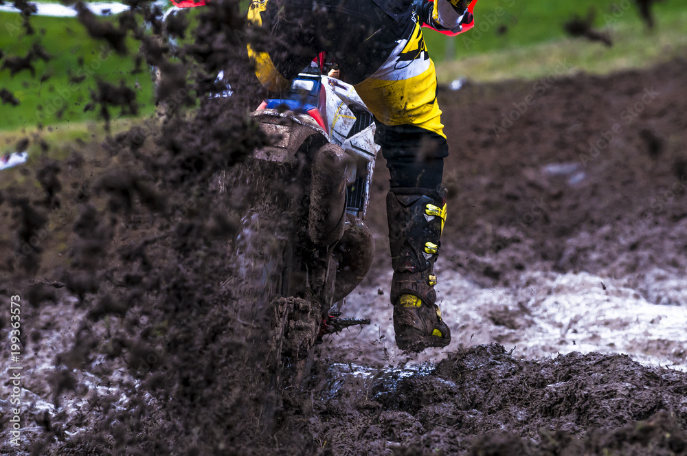 enduro/soulever de la boue en moto Stock Photo | Adobe Stock
