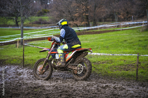 enduro course de motos tout terrain