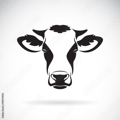 Vector of a cow head design on white background. Farm Animal. Easy editable layered vector illustration.